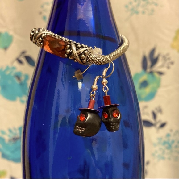 👛 Costume jewelry. Antiquey bracelet & skull earrings - Picture 6 of 7